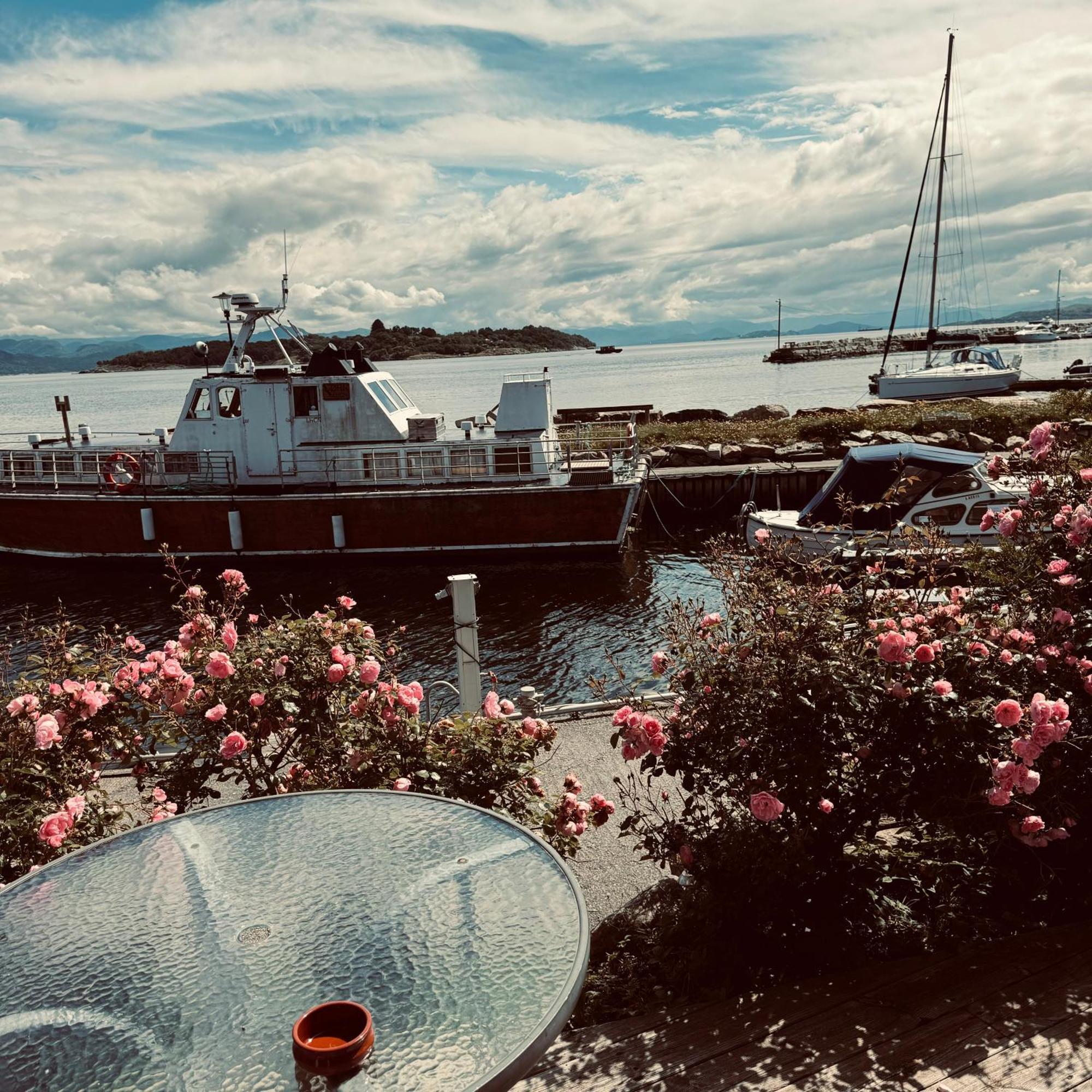 Sjøberg Ferie og Hotell Østhusvik Eksteriør billede